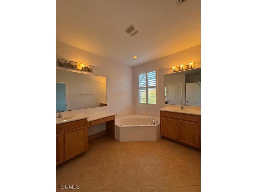 4040 Cherrybrook Loop Fort Myers FL 33966 2025016169 image11