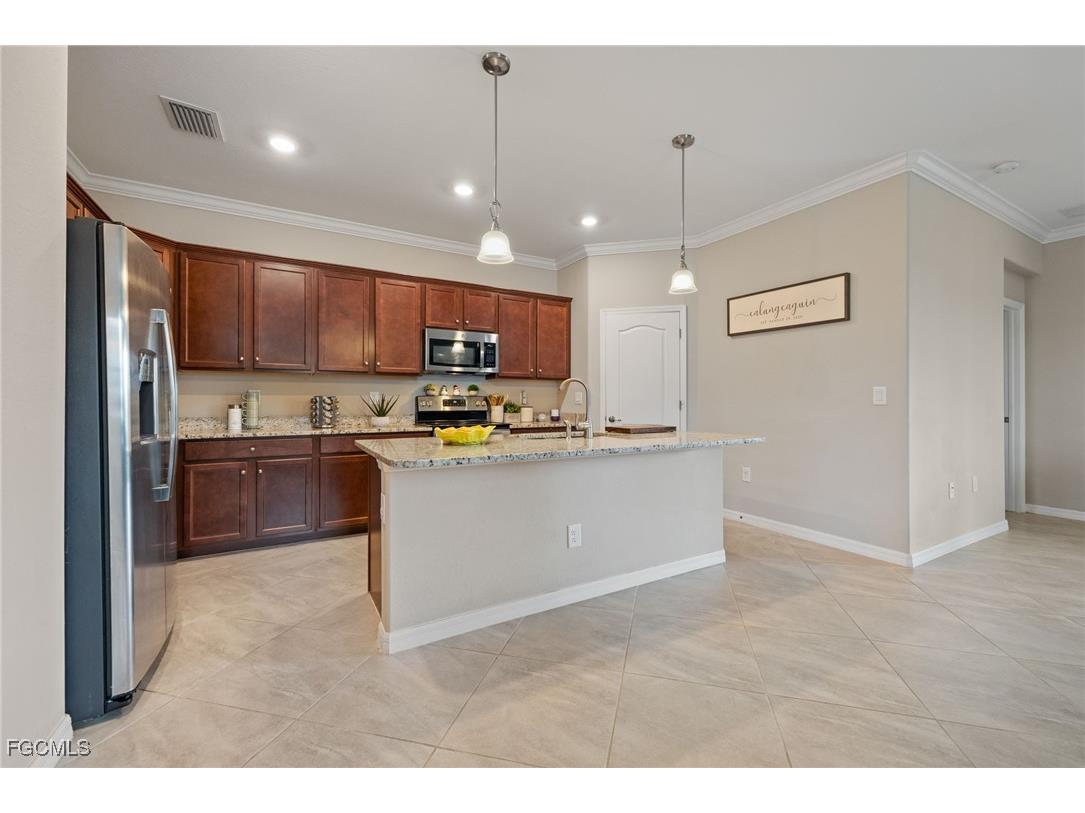 4040 E Hampton Circle Alva FL 33920 2025020124 image4