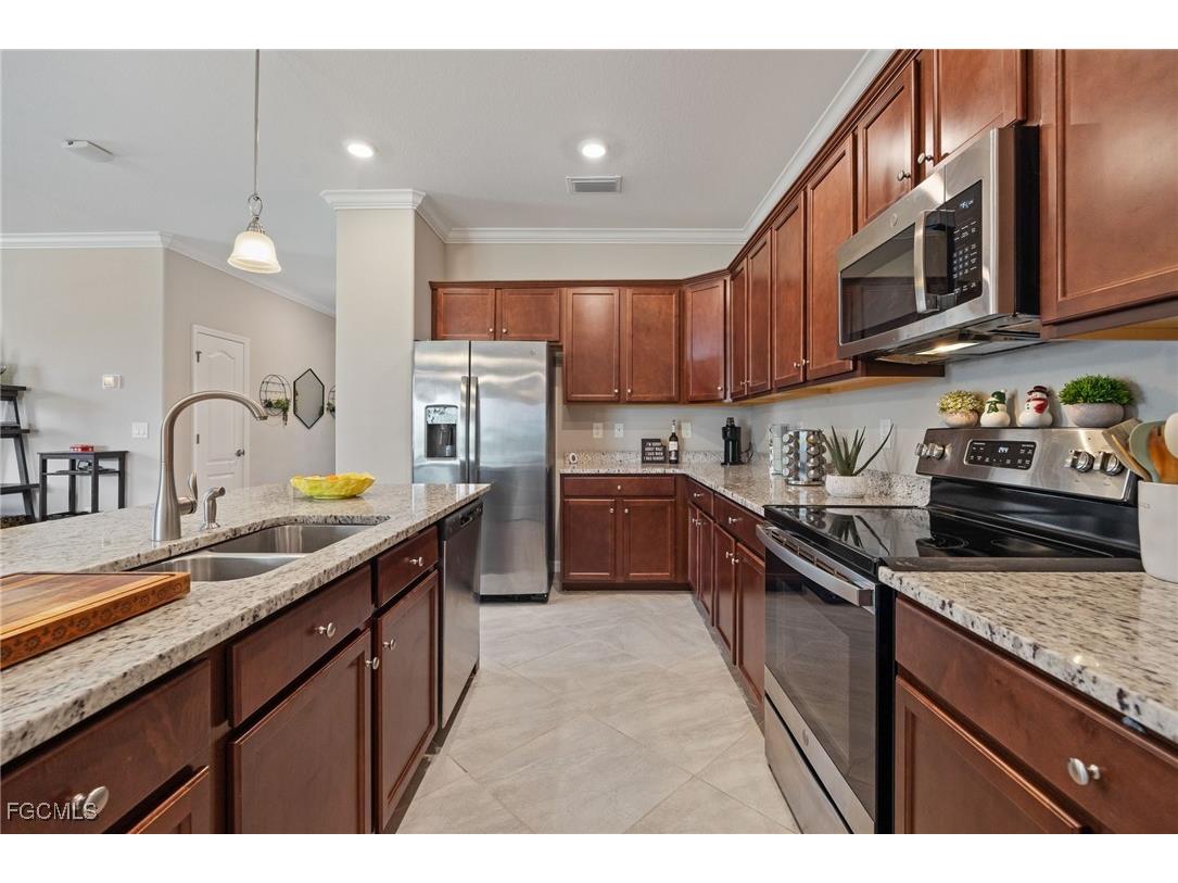 4040 E Hampton Circle Alva FL 33920 2025020124 image7