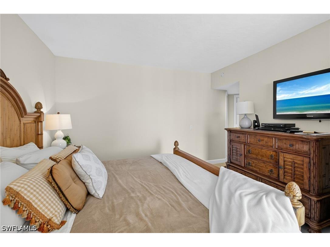 4041 Gulf Shore Boulevard N #1807 Naples FL 34103 226015806 image33