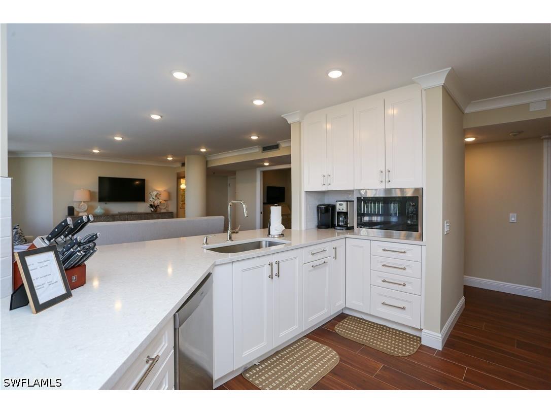 4041 Gulf Shore Boulevard N #305 Naples FL 34103 226015912 image10