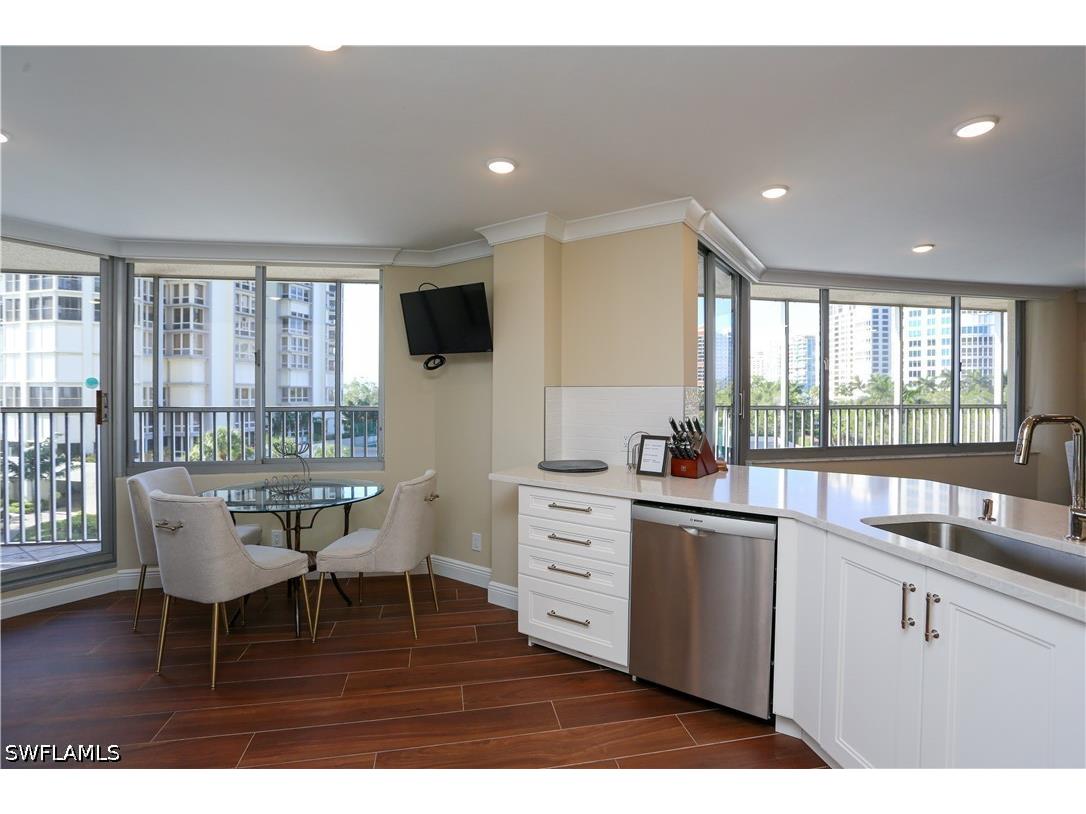 4041 Gulf Shore Boulevard N #305 Naples FL 34103 226015912 image12