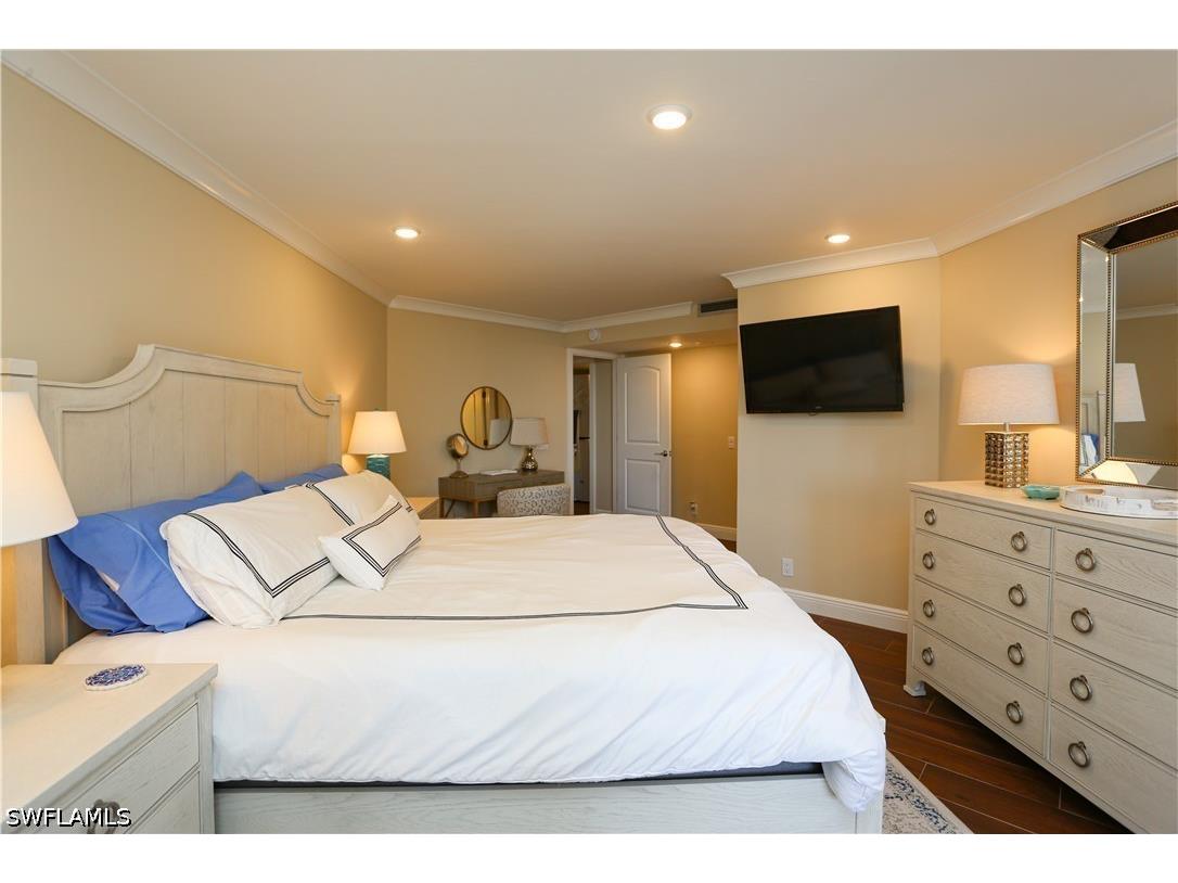 4041 Gulf Shore Boulevard N #305 Naples FL 34103 226015912 image22