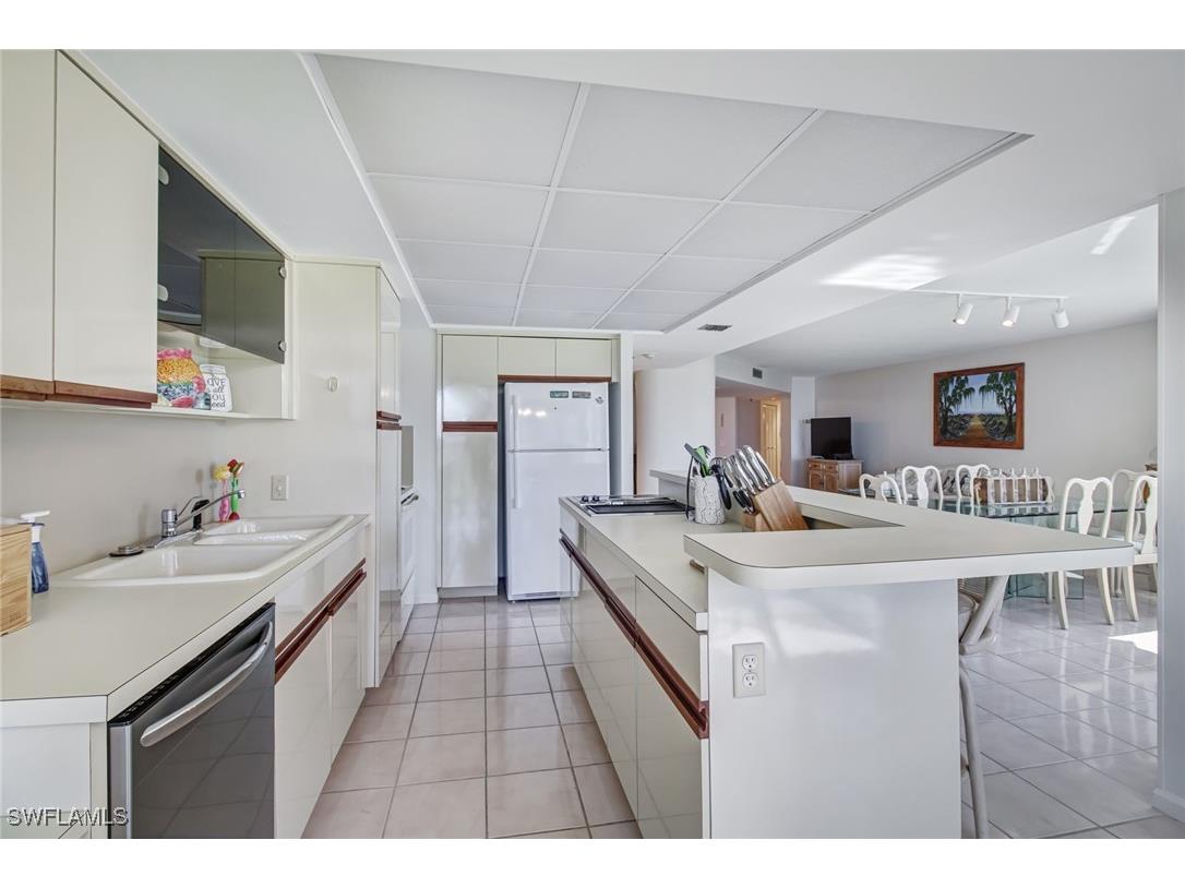 4041 Gulf Shore Boulevard N #402 Naples FL 34103 225062193 image14