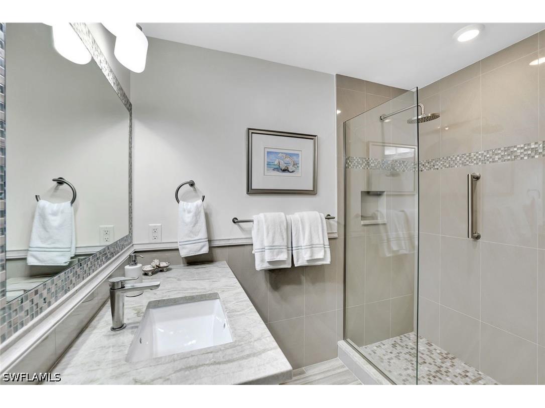 4041 Gulf Shore Boulevard N #703 Naples FL 34103 226017318 image18
