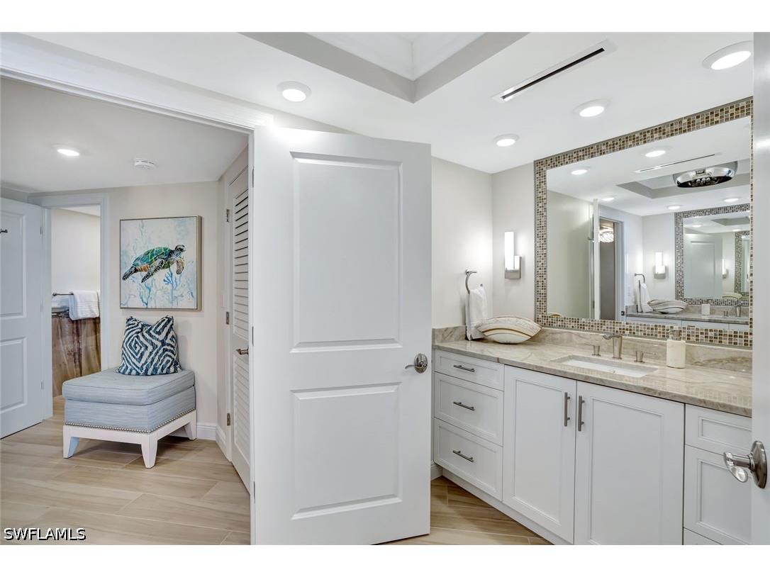 4041 Gulf Shore Boulevard N #703 Naples FL 34103 226017318 image21