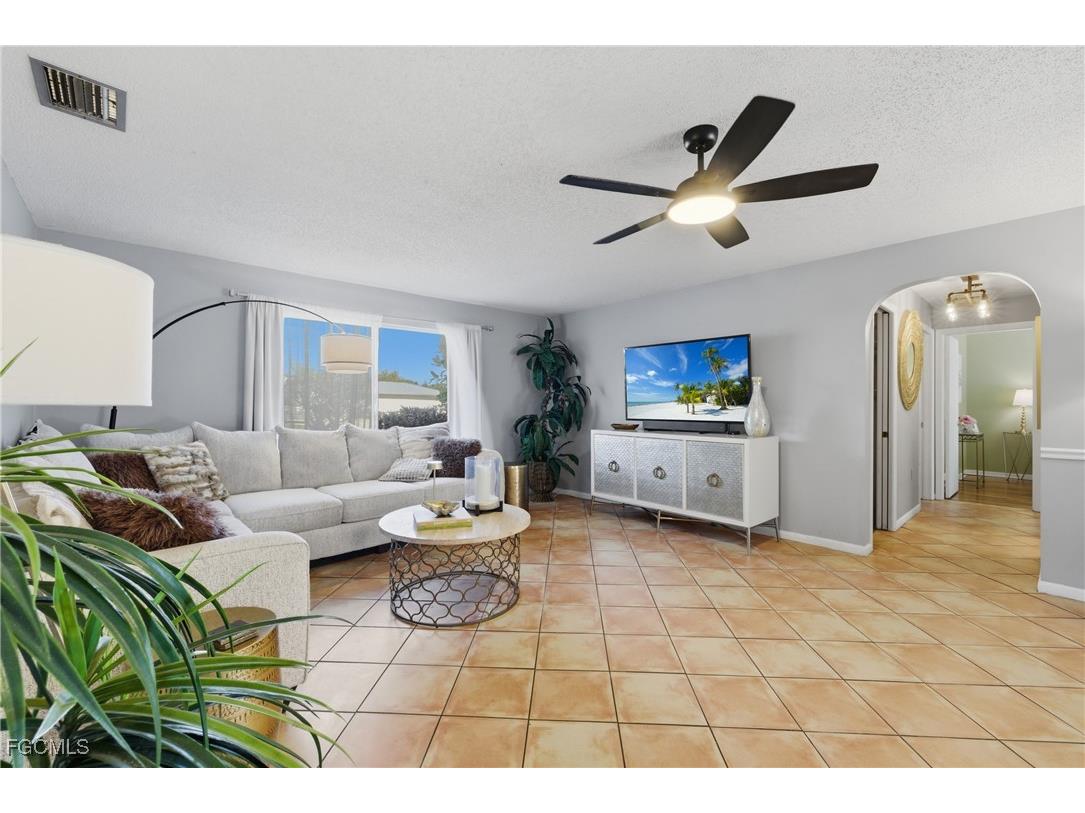 4047 Country Club Boulevard Cape Coral FL 33904 2026001440 image21