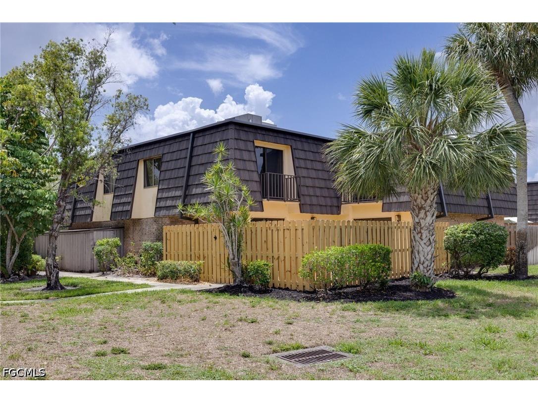 4047 Sandlewood Lane #3 Fort Myers FL 33907 2026024329 image1
