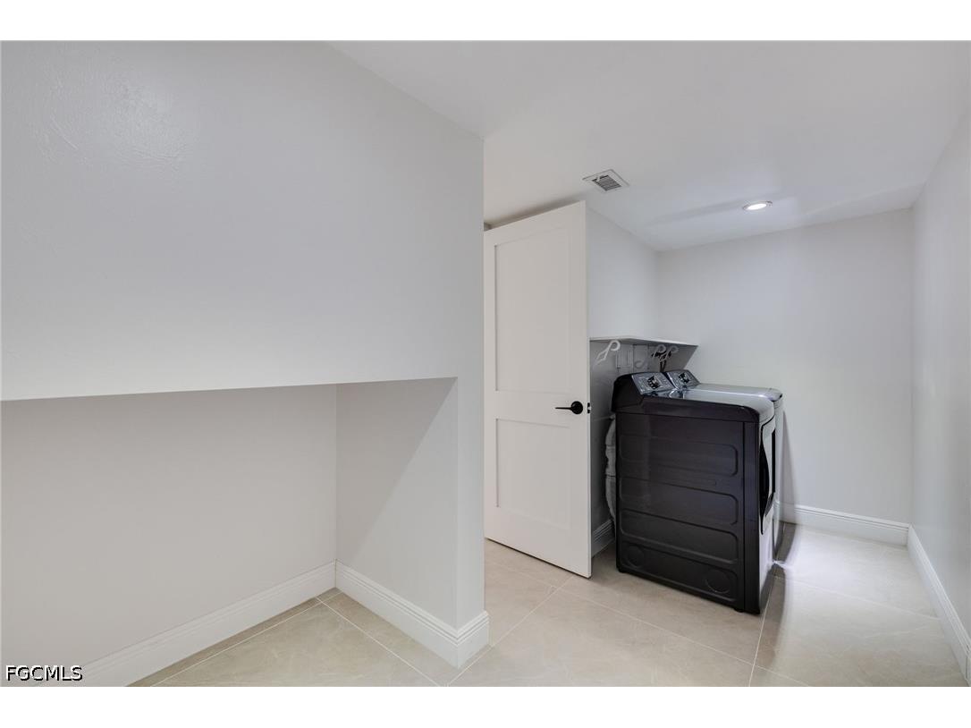 4047 Sandlewood Lane #3 Fort Myers FL 33907 2026024329 image18