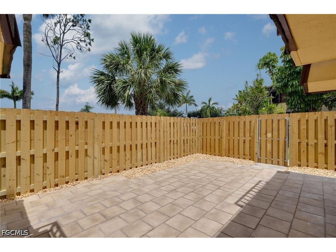 4047 Sandlewood Lane #3 Fort Myers FL 33907 2026024329 image2