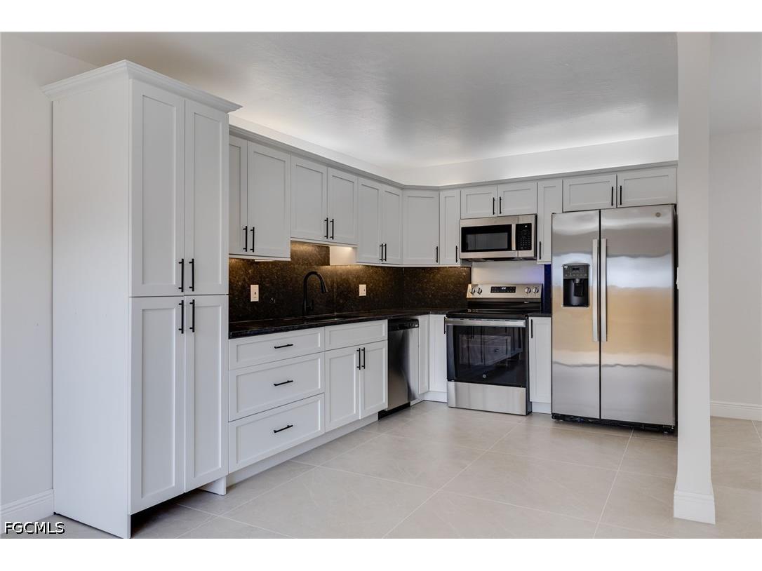 4047 Sandlewood Lane #3 Fort Myers FL 33907 2026024329 image5