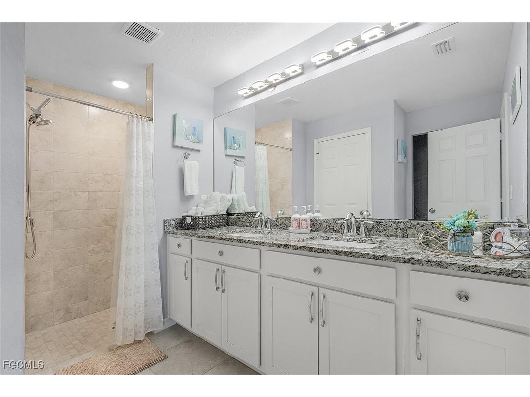 4049 NW 37th Avenue Cape Coral FL 33993 2025014327 image18