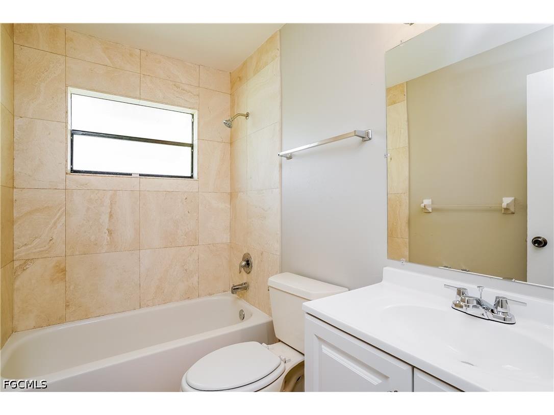 405 SE 8th Terrace Cape Coral FL 33990 2026024036 image8