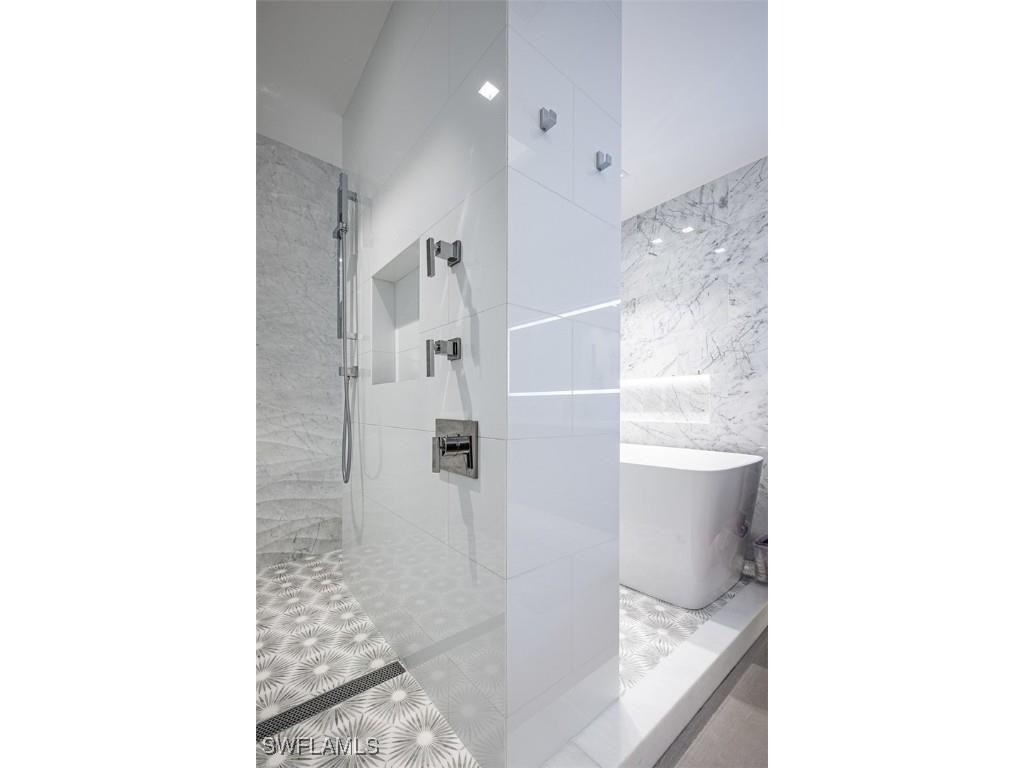 4051 Gulf Shore Boulevard N #200 Naples FL 34103 225073695 image30