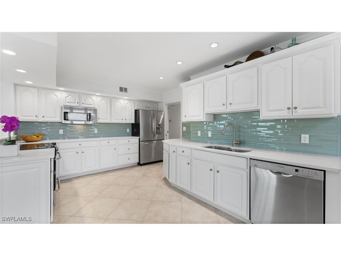 4051 Gulf Shore Boulevard N #1006 Naples FL 34103 225079006 image11