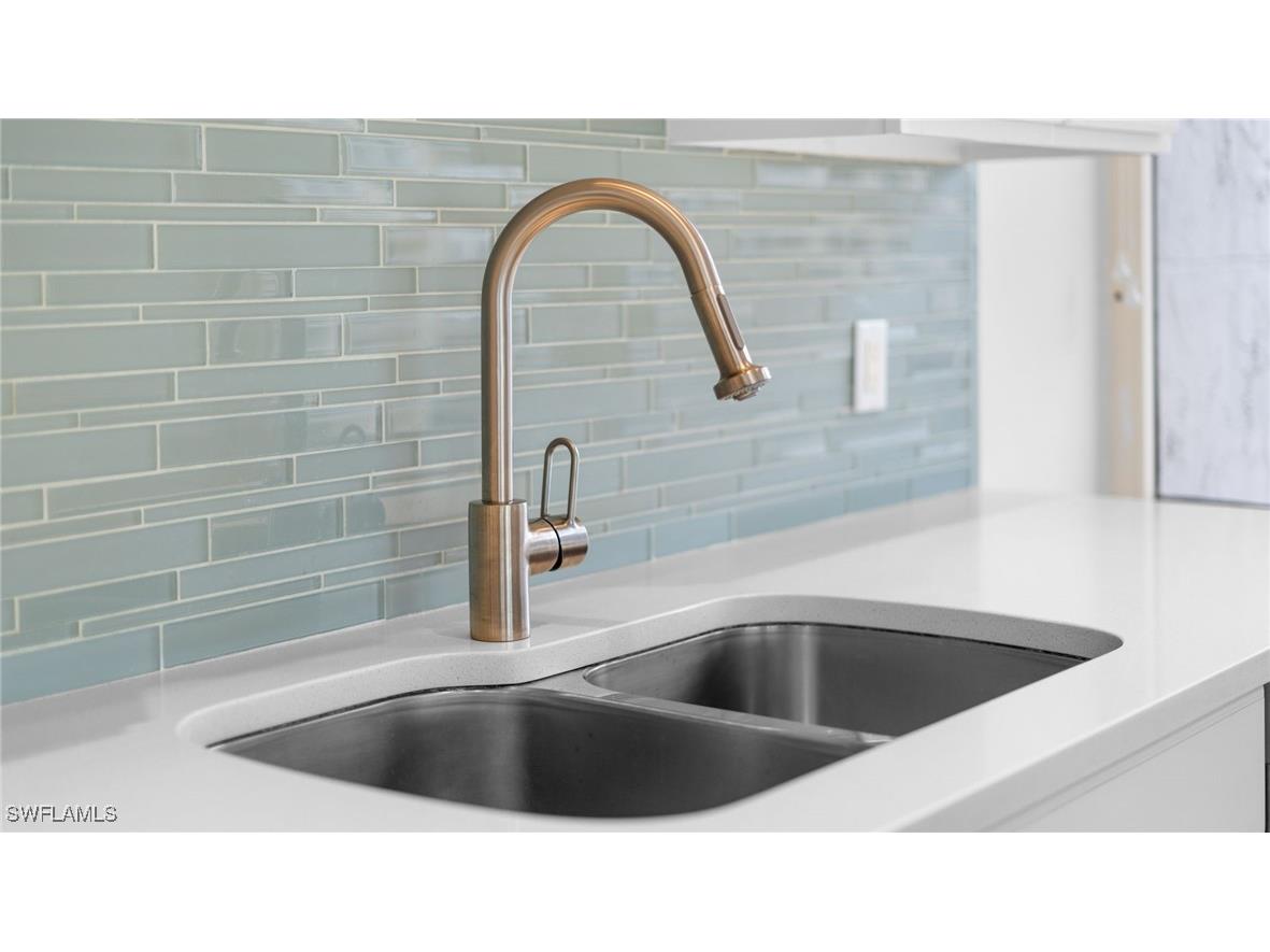 4051 Gulf Shore Boulevard N #1006 Naples FL 34103 225079006 image12