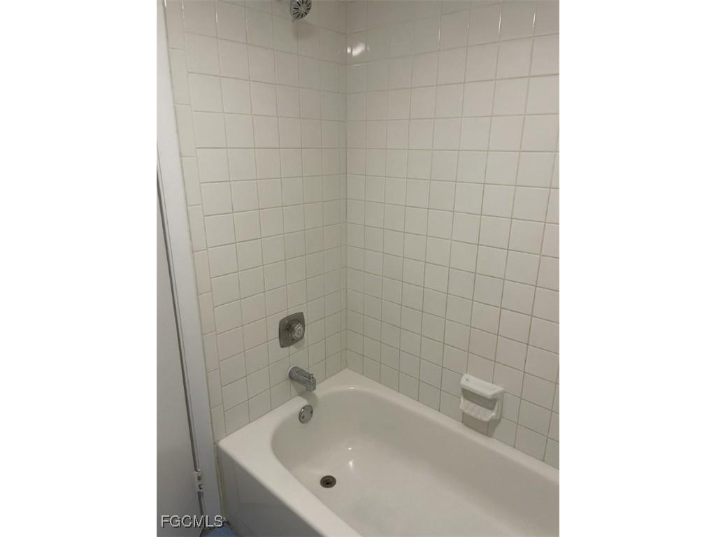 4053 Sandlewood Lane #1 Fort Myers FL 33907 2025006985 image17