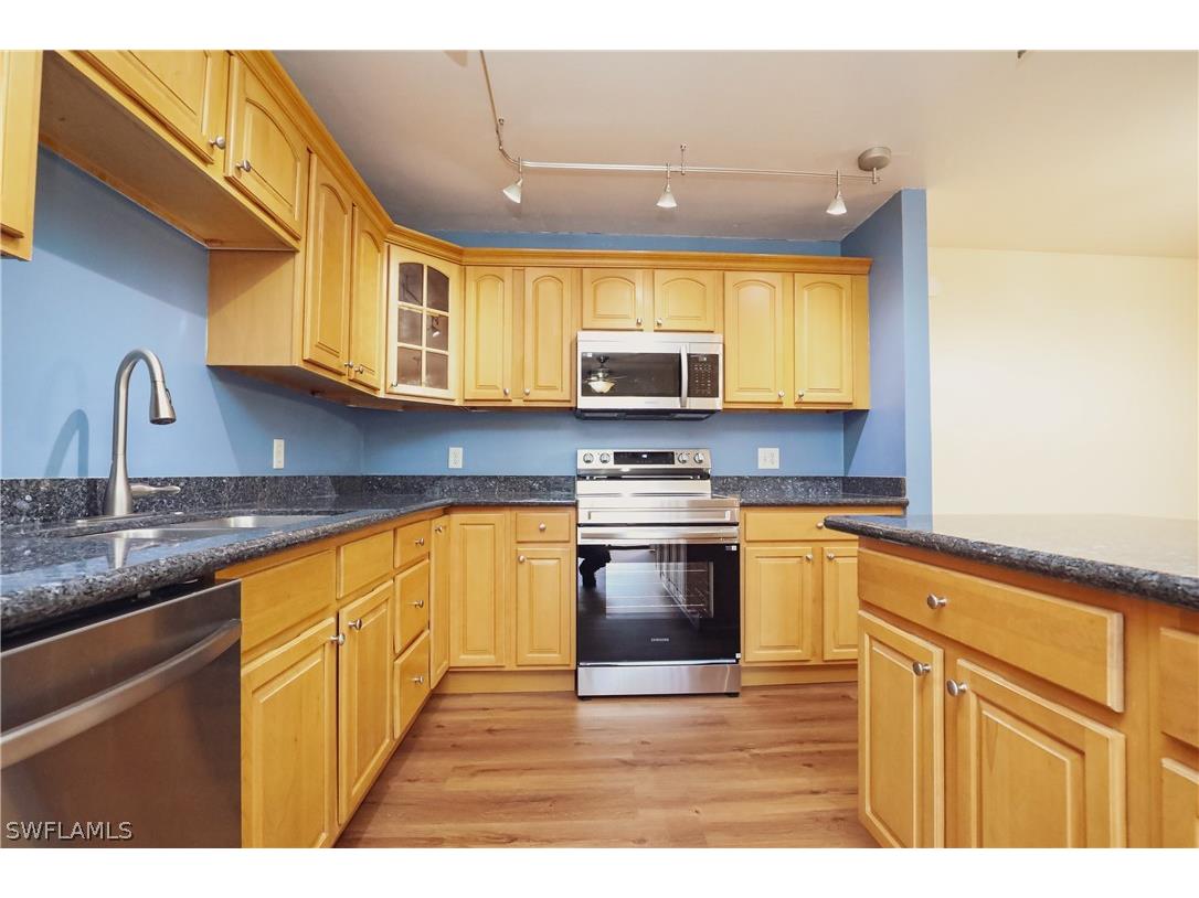 4053 Sandlewood Lane #1 Fort Myers FL 33907 226007053 image2