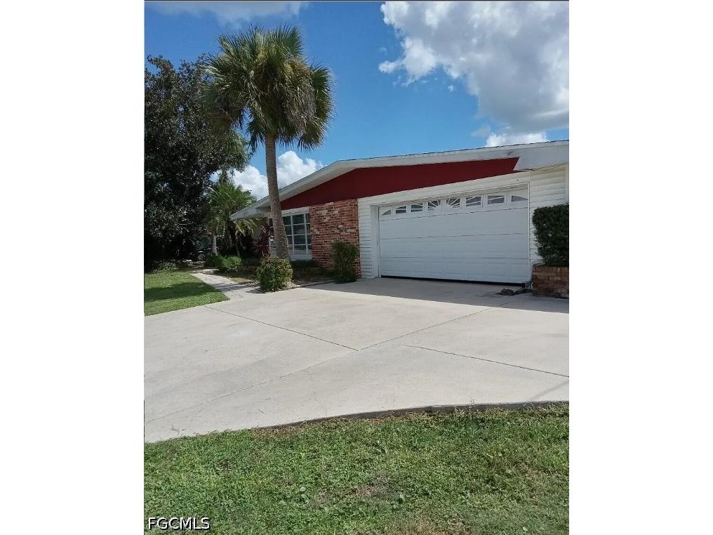 406 Leeland Heights Boulevard E Lehigh Acres FL 33936 2026018633 image3