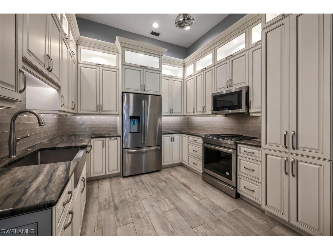 4072 Kensington High Street Naples FL 34105 223022799 image1