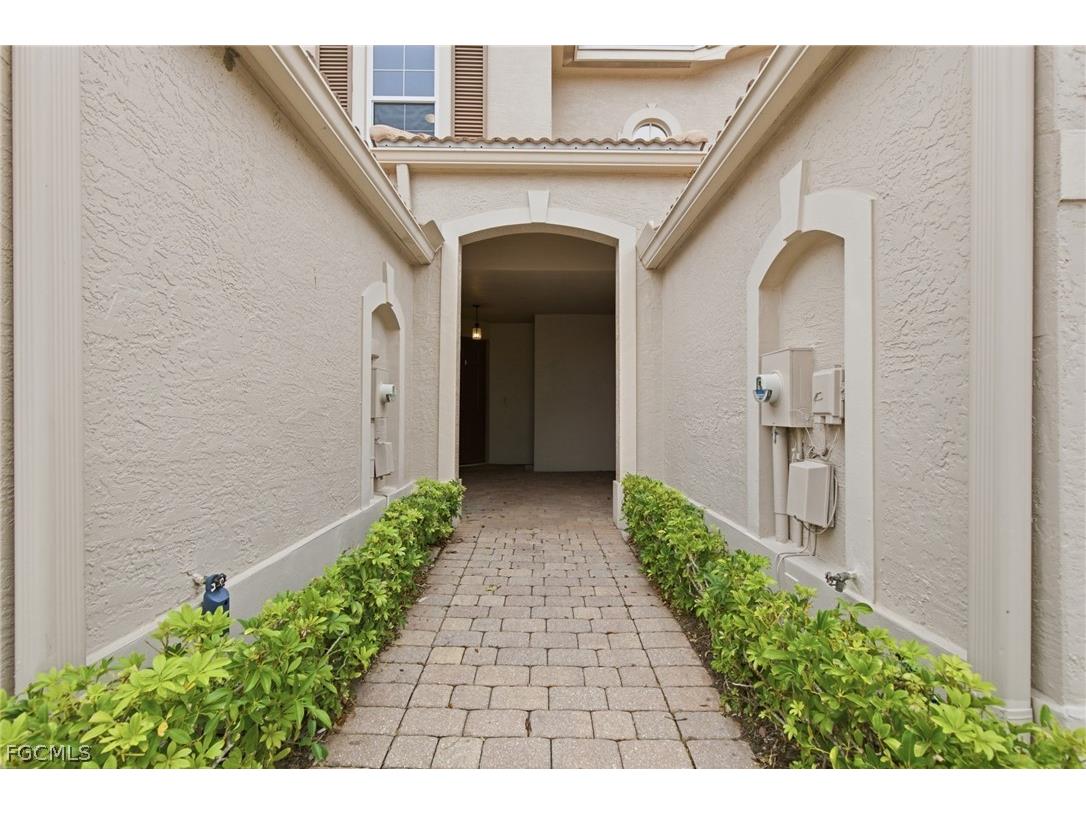 4074 Cherrybrook Loop Fort Myers FL 33966 2026013057 image1