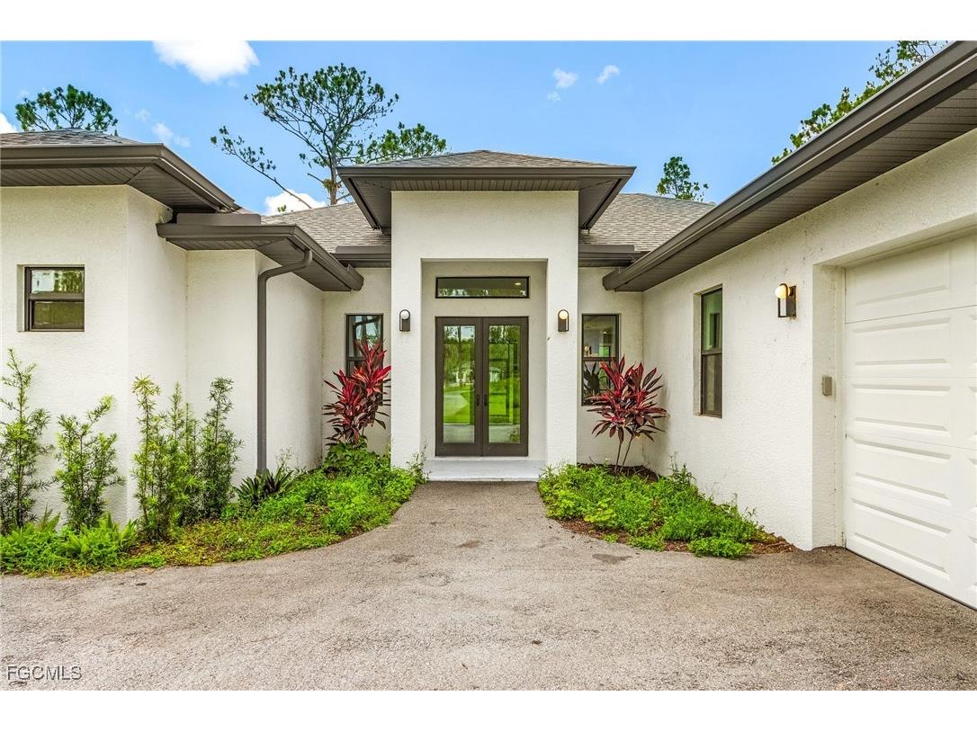 408 41st Avenue NE Naples FL 34120 2025005458 image3