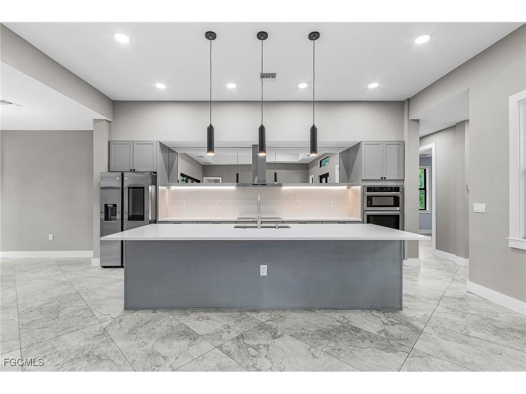 408 41st Avenue NE Naples FL 34120 2025005458 image6