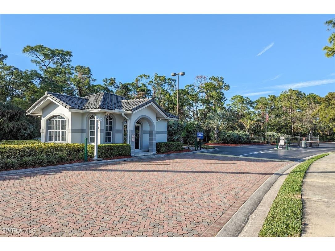 409 Gabriel Circle #2207 Naples FL 34104 225076873 image2