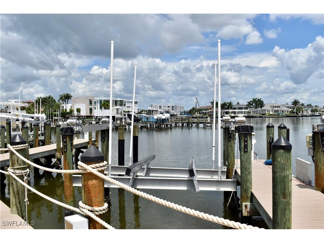 4090 Gulf Shore Boulevard N Naples FL 34103 225078099 image4