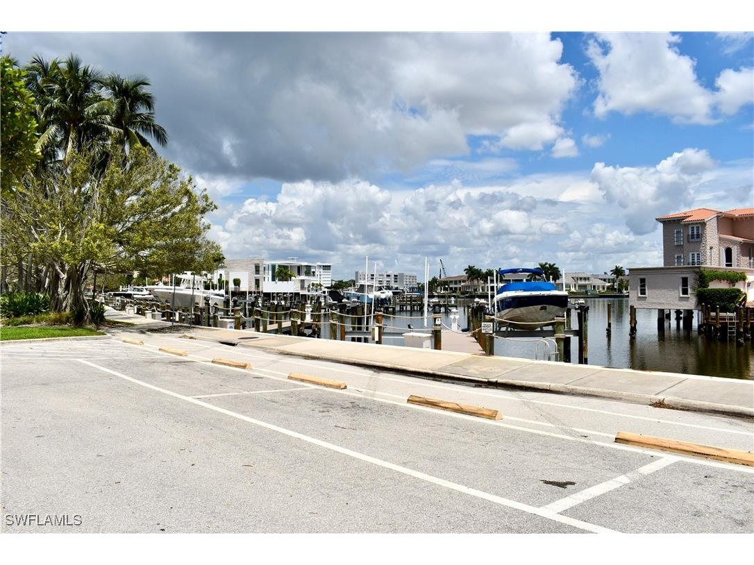 4090 Gulf Shore Boulevard N Naples FL 34103 225078099 image6