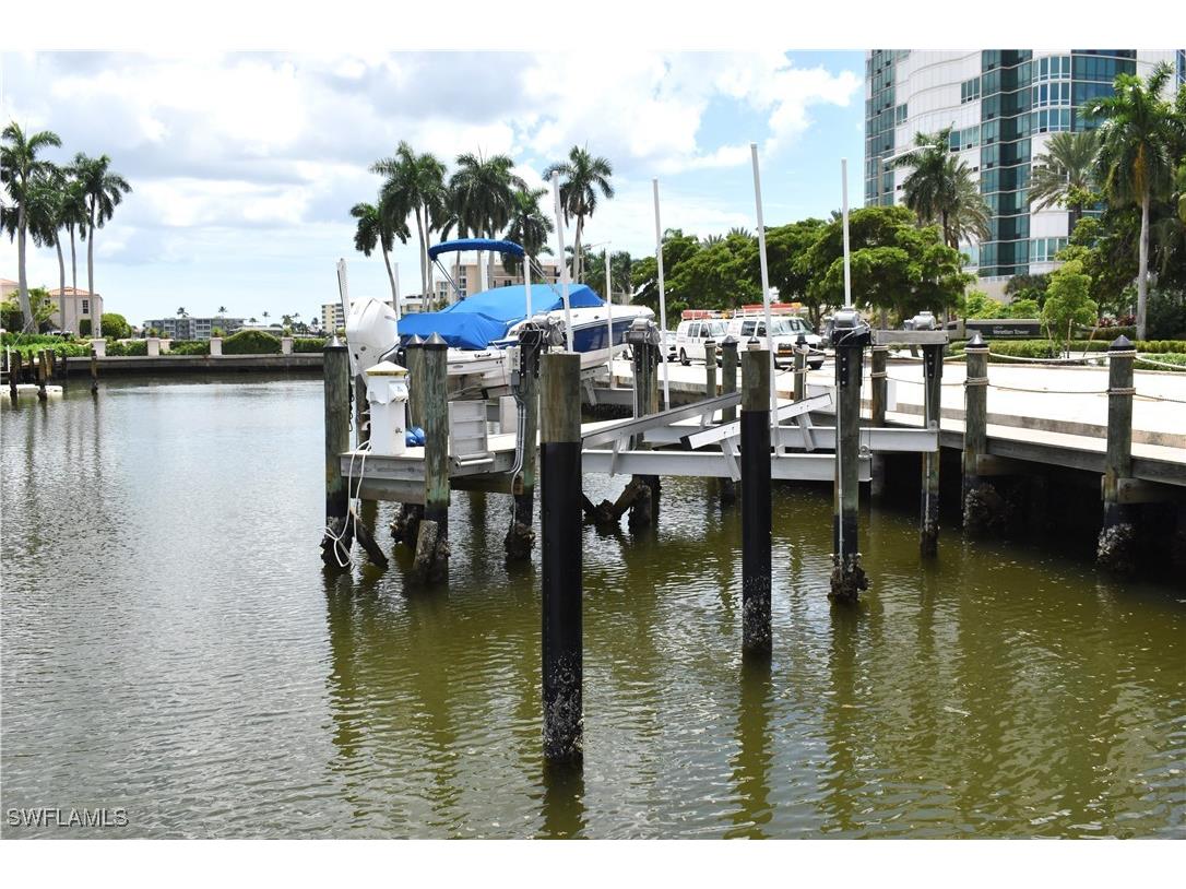 4090 Gulf Shore Boulevard N Naples FL 34103 225078099 image7