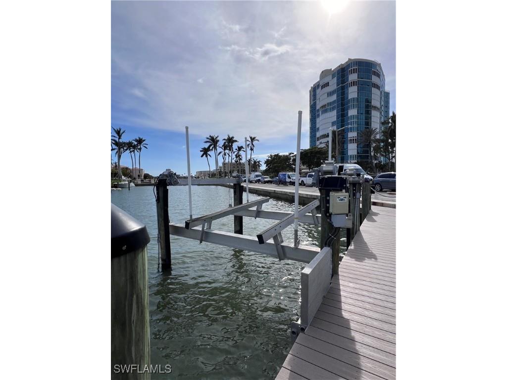 4090 Gulf Shore Blvd N #1 Naples FL 34103 224092504 image1