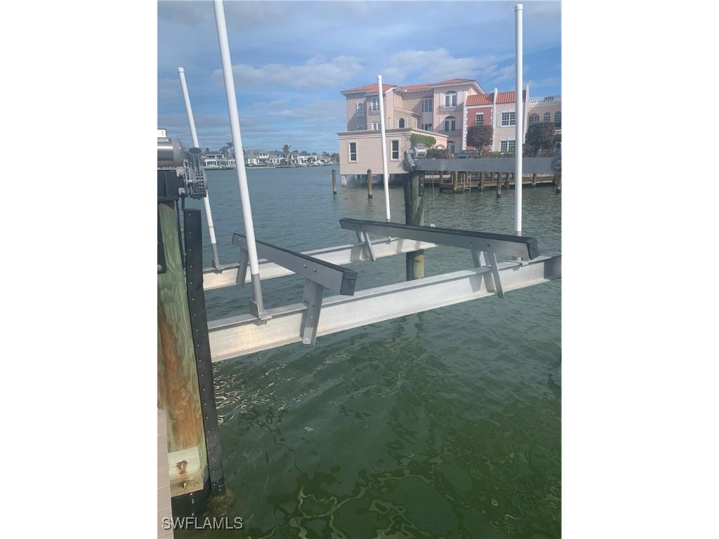 4090 Gulf Shore Blvd N #1 Naples FL 34103 225077033 image5