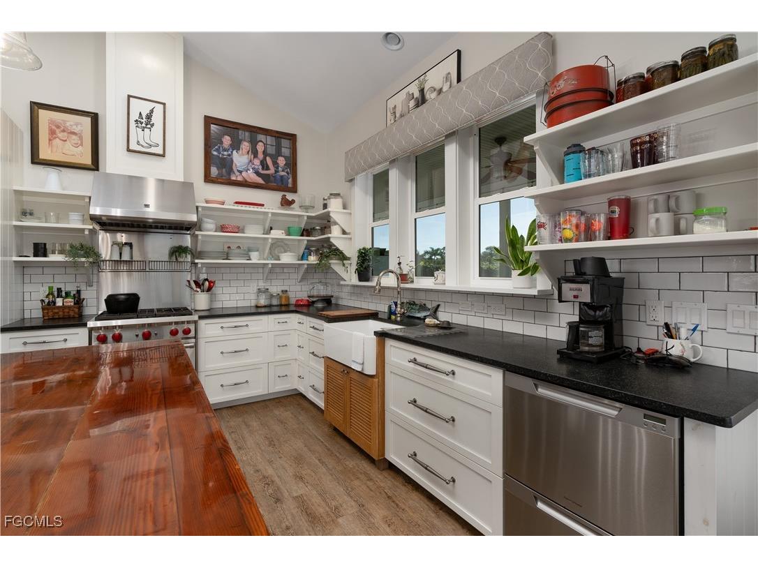 4093 Sunshine Boulevard Saint James City FL 33956 2026002025 image11