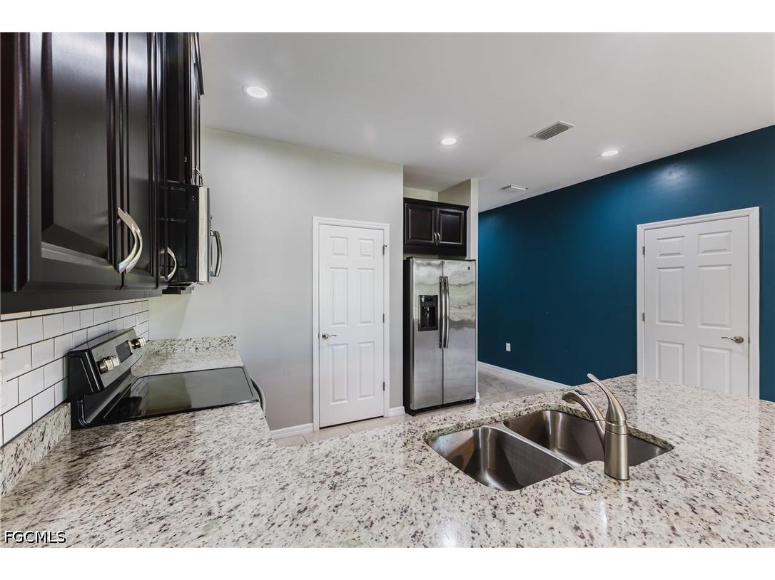 4093 Wilmont Place Fort Myers FL 33916 2026023873 image3
