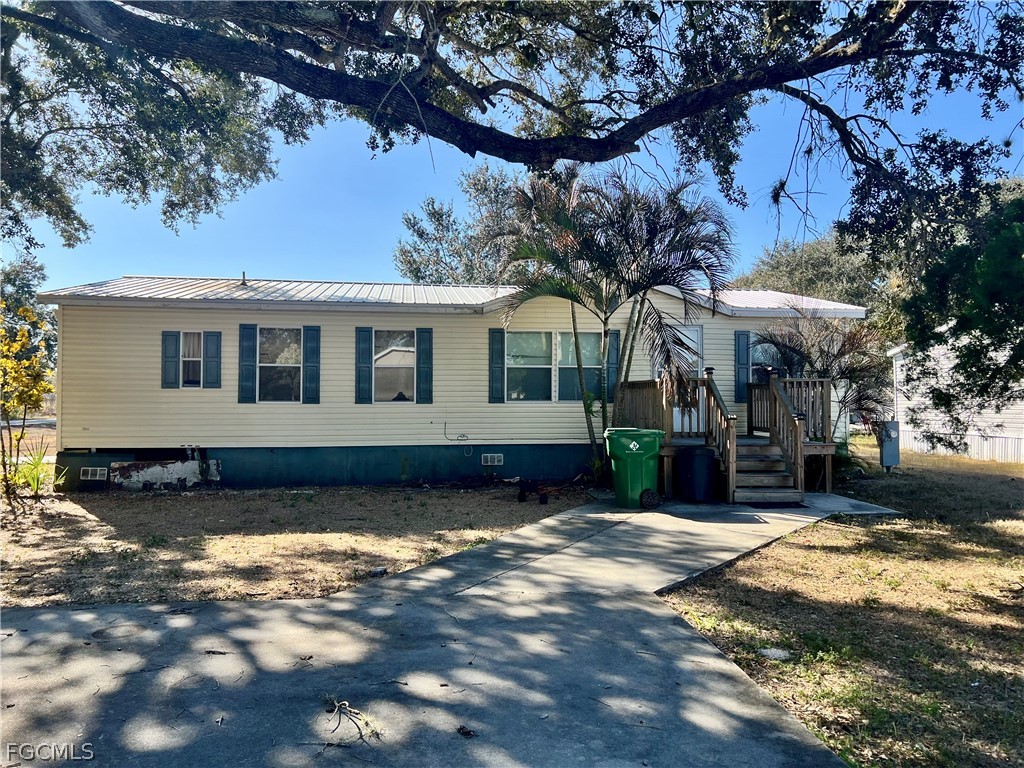 4096 Blue Cypress Court Labelle FL 33935 2026007401 image1