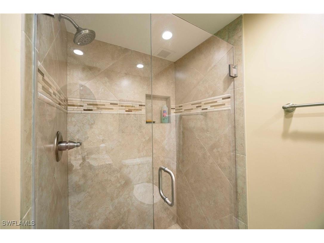 41 High Point Circle S #107 Naples FL 34103 226001130 image18