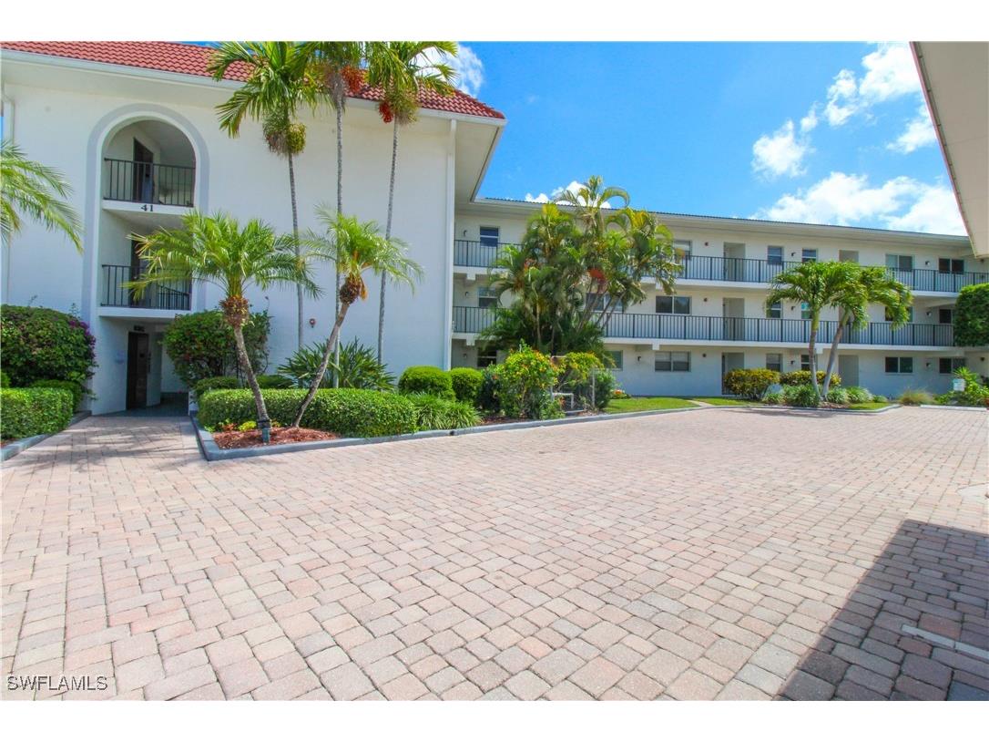 41 High Point Circle S #303 Naples FL 34103 225080326 image1