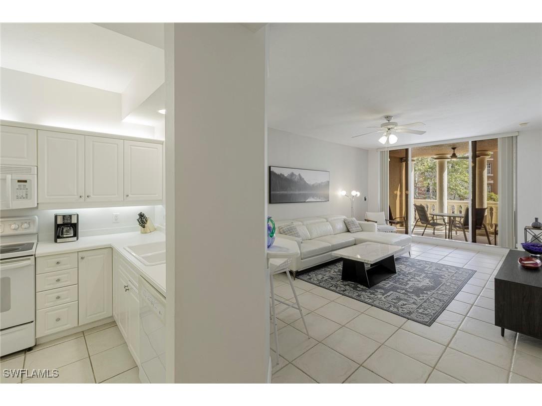 410 Bayfront Place #2204 Naples FL 34102 225048720 image4