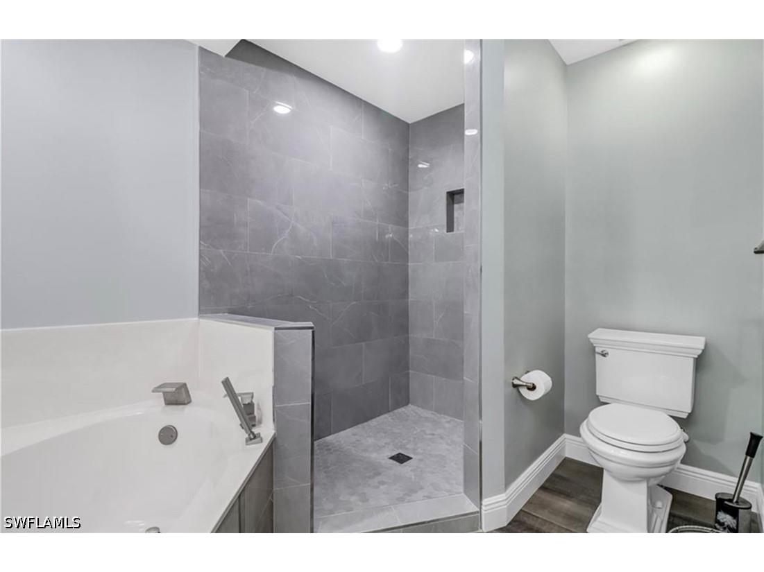 410 Bayfront Place #2307 Naples FL 34102 226022866 image17