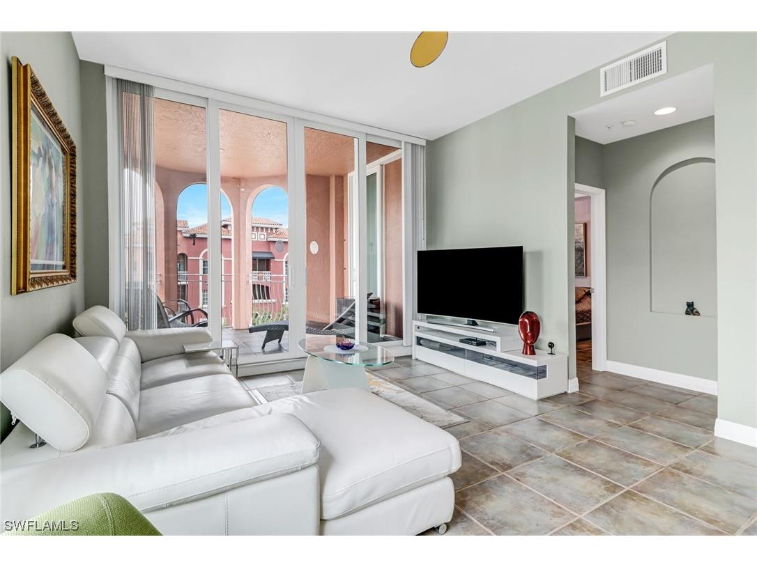 410 Bayfront Place #2501 Naples FL 34102 223088042 image1