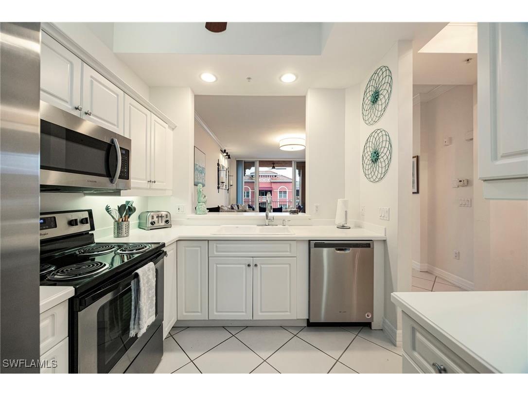 410 Bayfront Place #2502 Naples FL 34102 225066807 image3