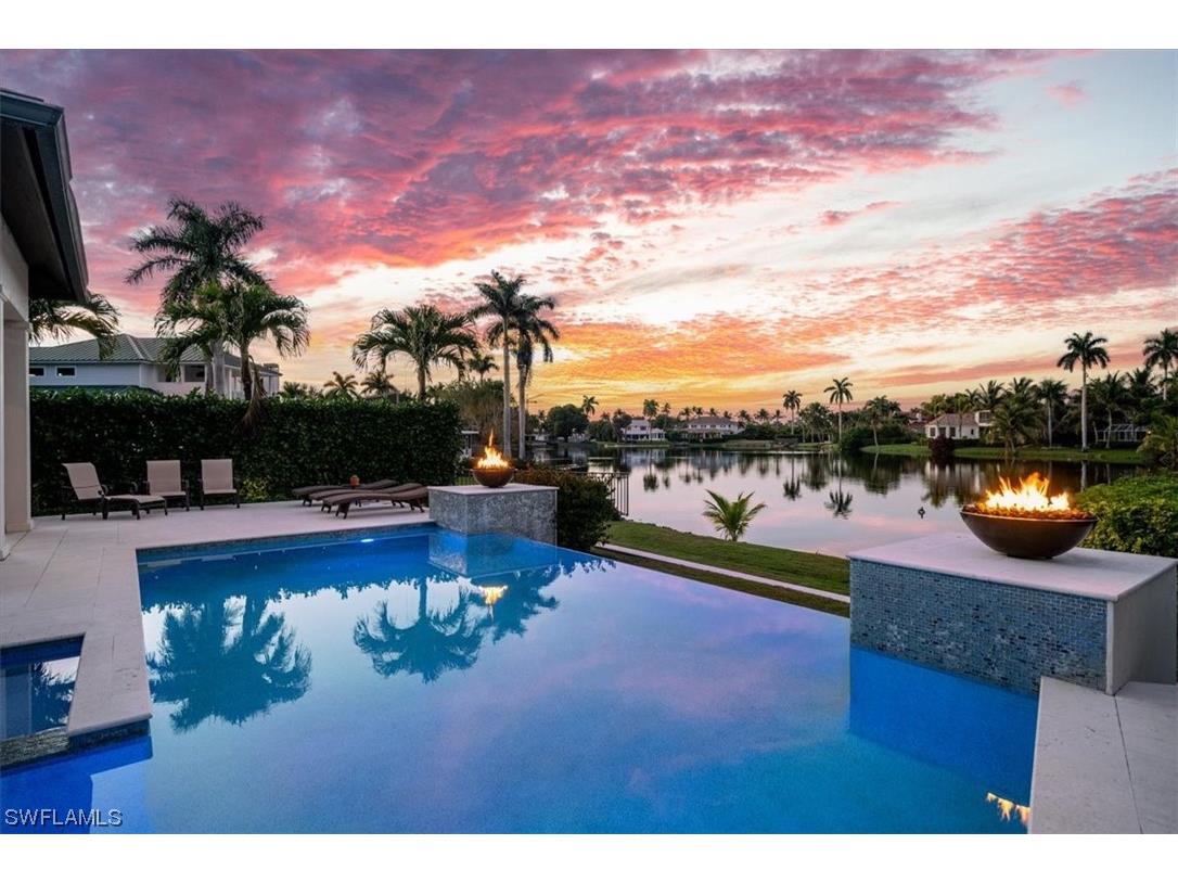 410 Palm Circle W Naples FL 34102 224015282 image1