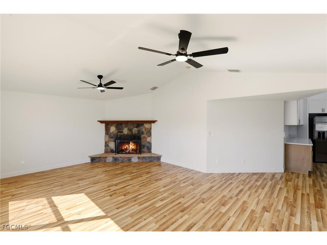 410 SE 7th Street Cape Coral FL 33990 2026012105 image11