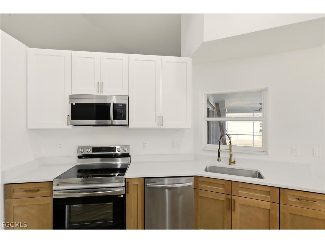 410 SE 7th Street Cape Coral FL 33990 2026012105 image15