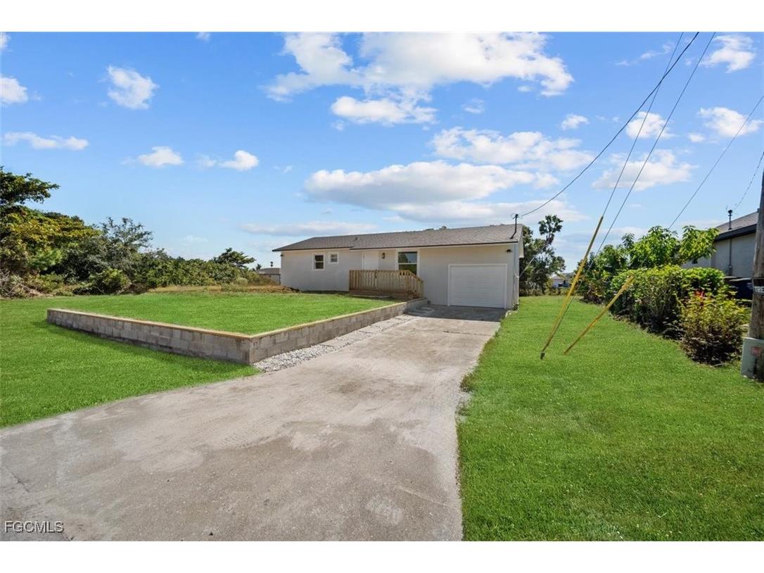 4101 3rd Street SW Lehigh Acres FL 33976 2025021643 image1