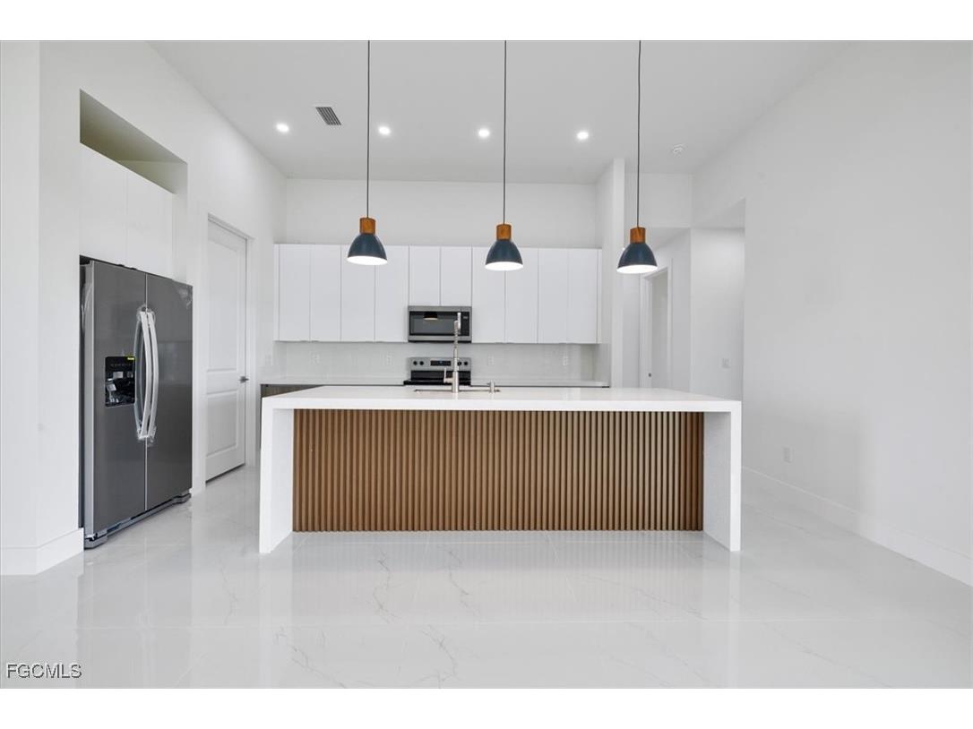 4102 NW 39th Street Cape Coral FL 33993 2025012975 image12