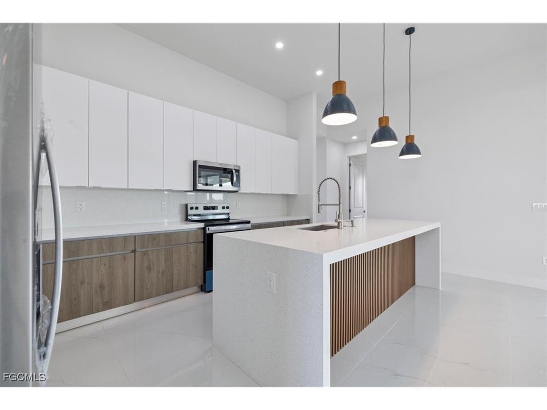 4102 NW 39th Street Cape Coral FL 33993 2025012975 image13