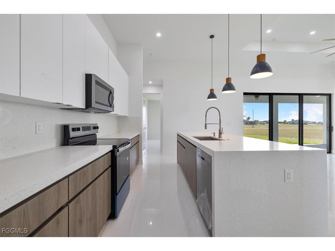 4102 NW 39th Street Cape Coral FL 33993 2025012975 image14