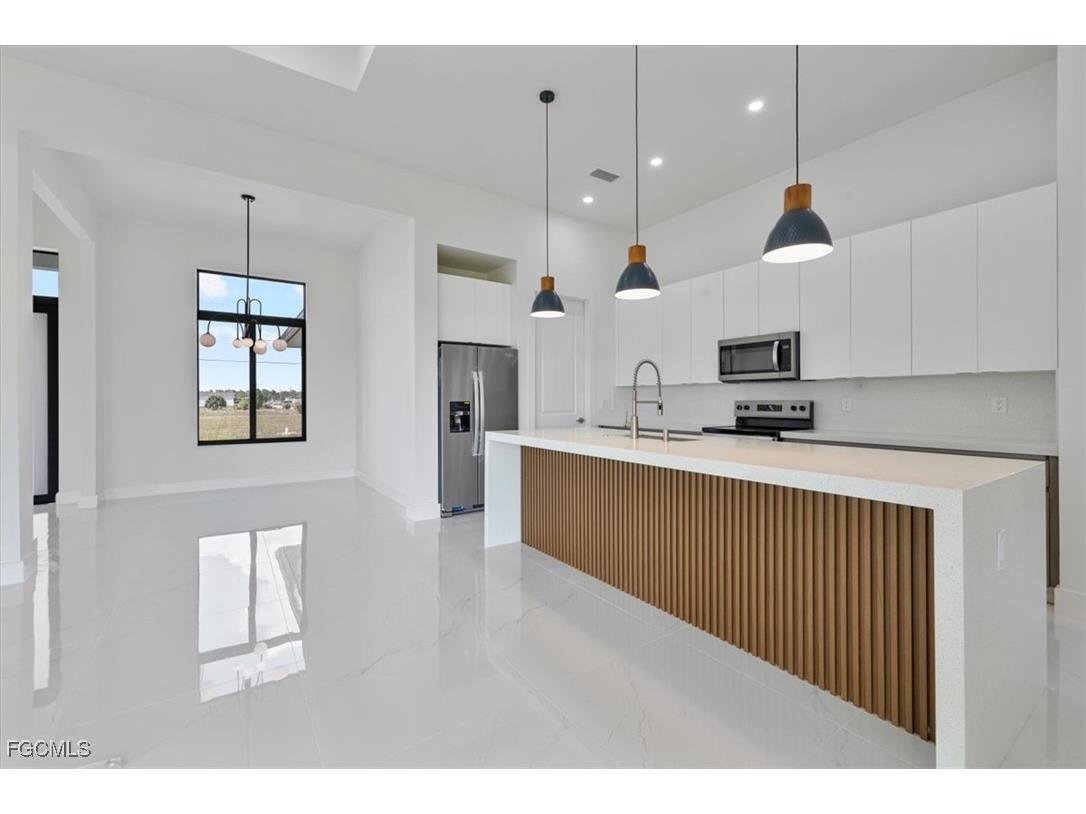 4102 NW 39th Street Cape Coral FL 33993 2025012975 image9